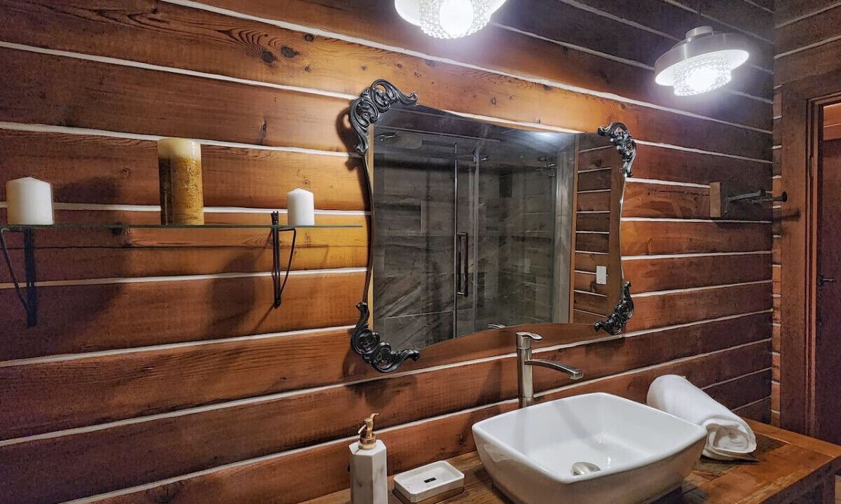 Photo of Bathroom in Mono
