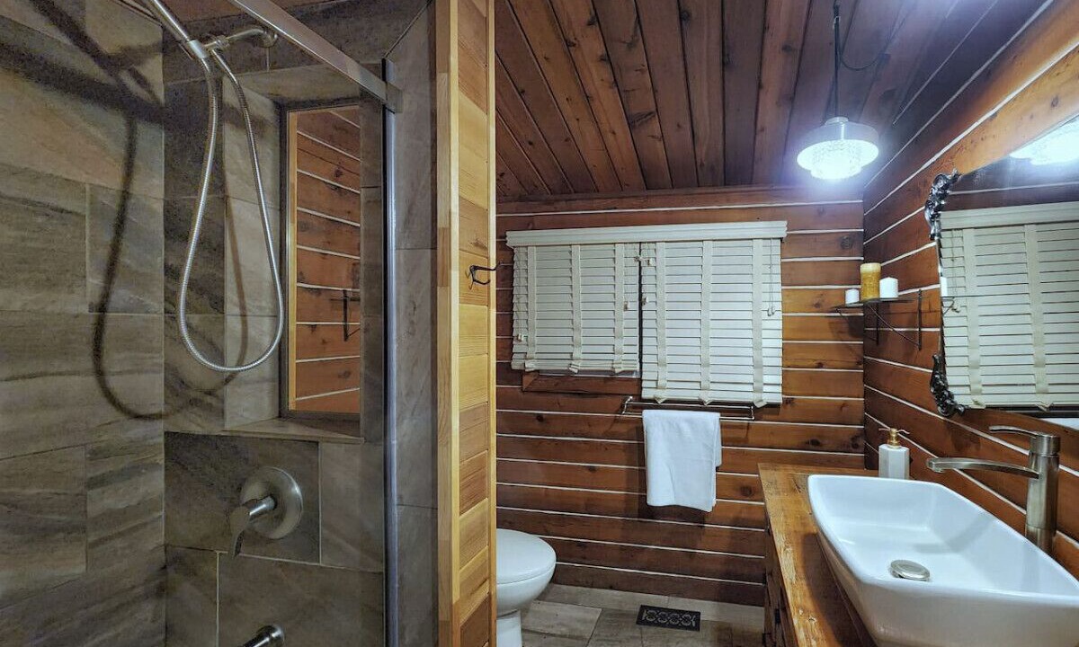 Photo of Bathroom in Mono