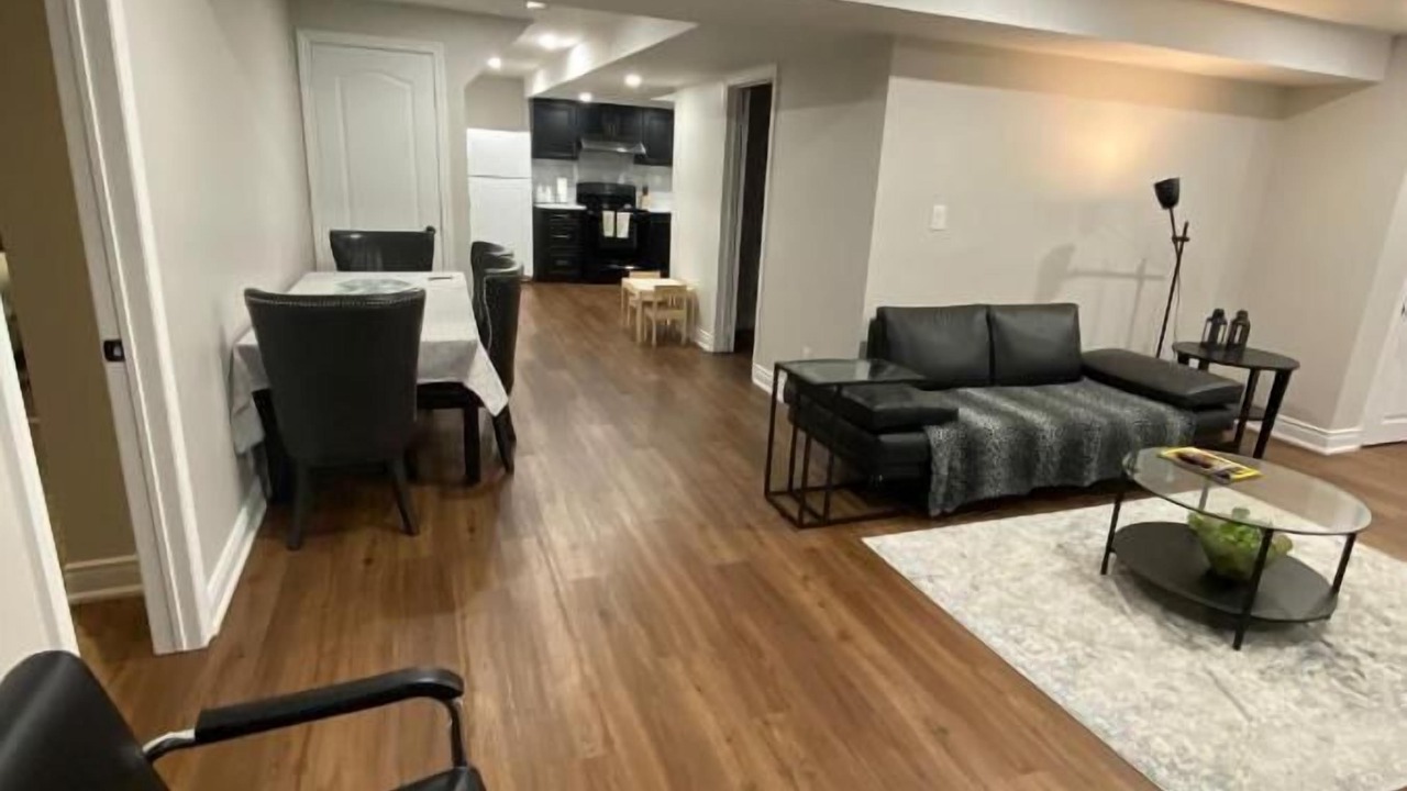 Photo of Livingroom in Central Erin Mills