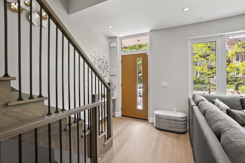 Photo of Livingroom in Church and Wellesley