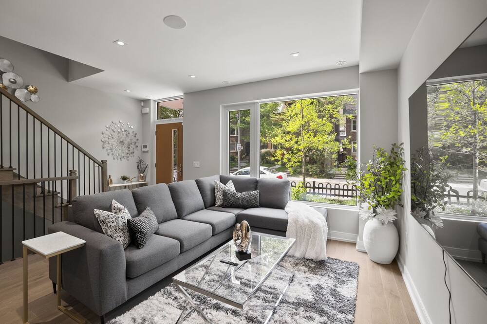 Photo of Livingroom in Church and Wellesley