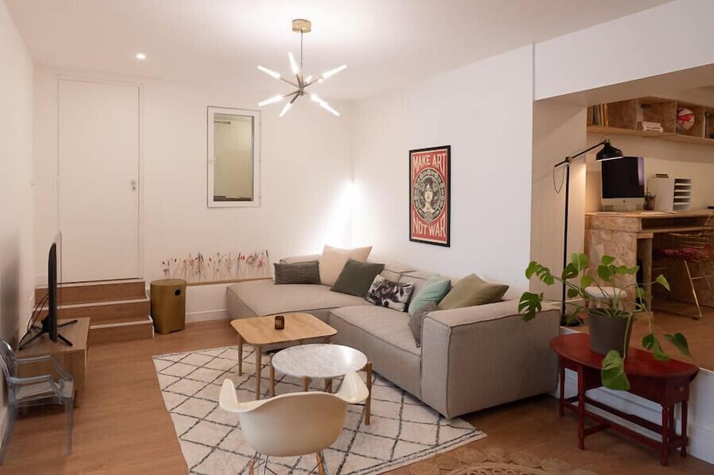 Photo of Livingroom in Belleville