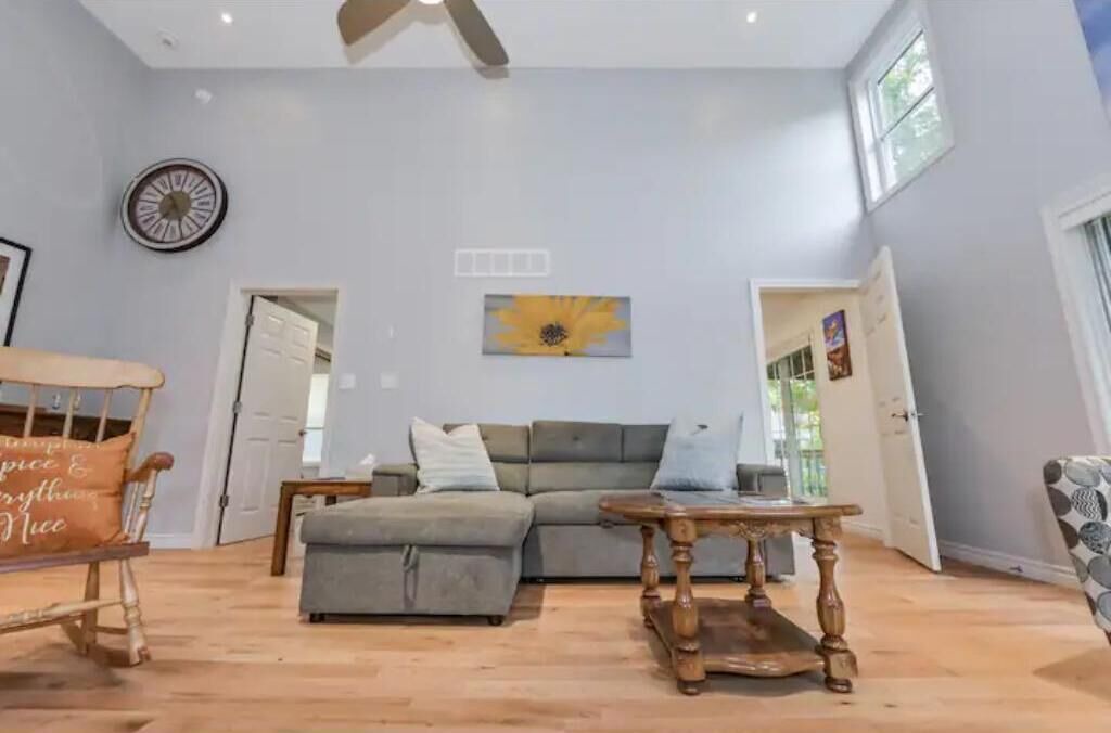 Photo of Livingroom in Elora