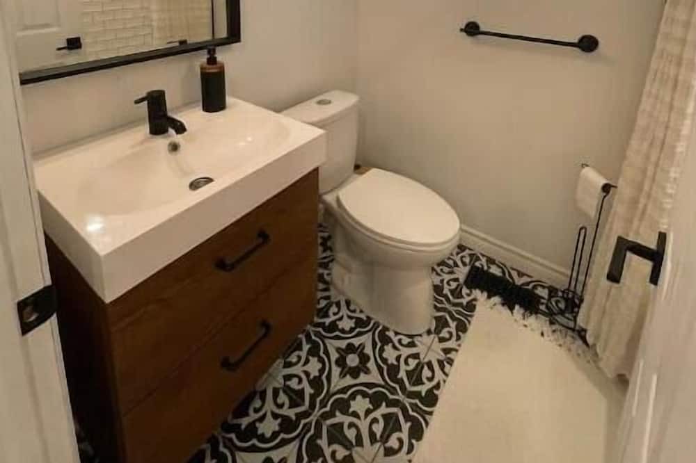 Photo of Bathroom in Pefferlaw
