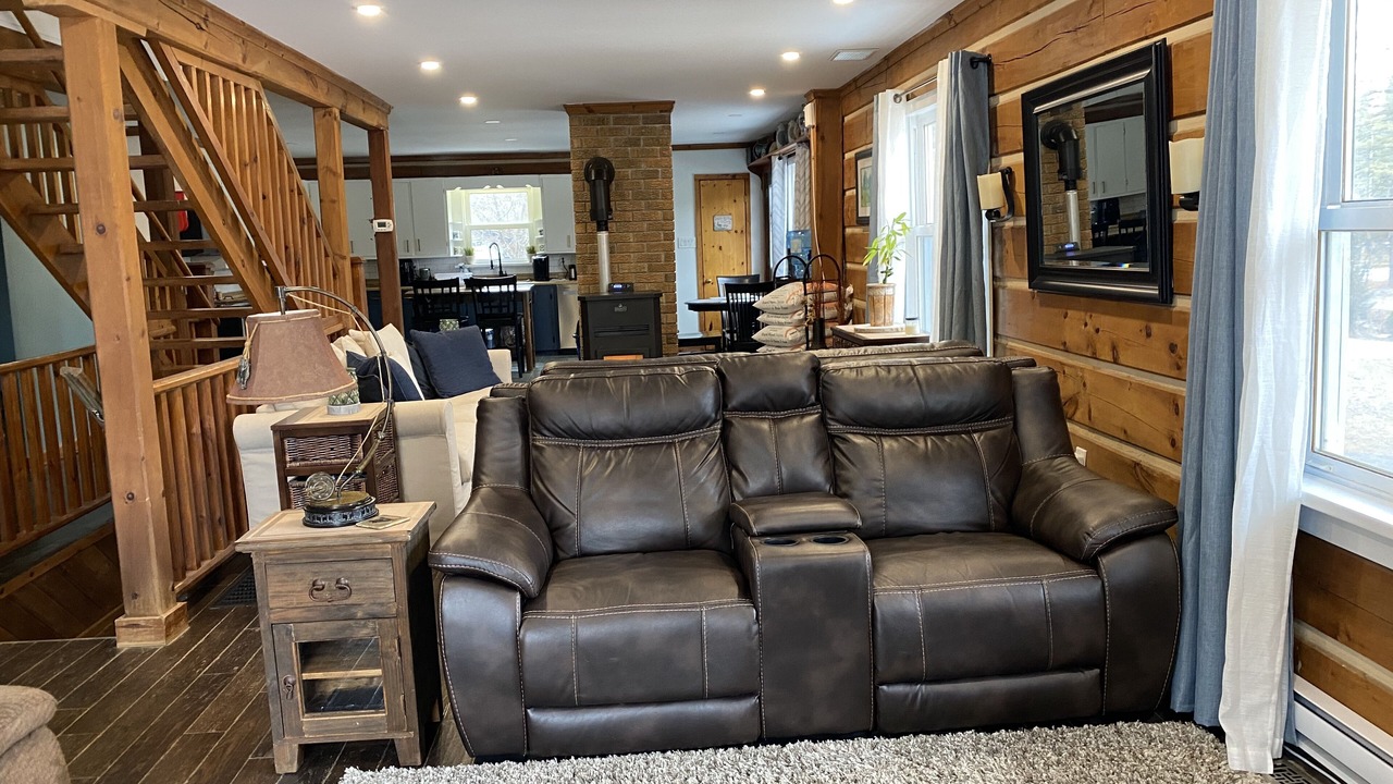 Photo of Livingroom in Coe Hill