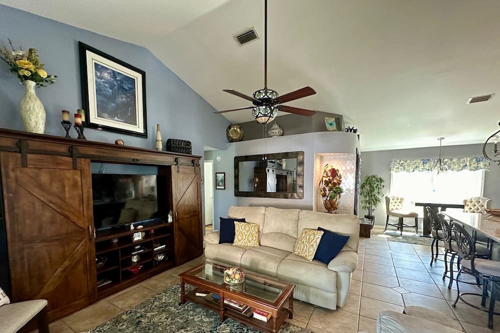 Photo of Bedroom in Boyette Springs