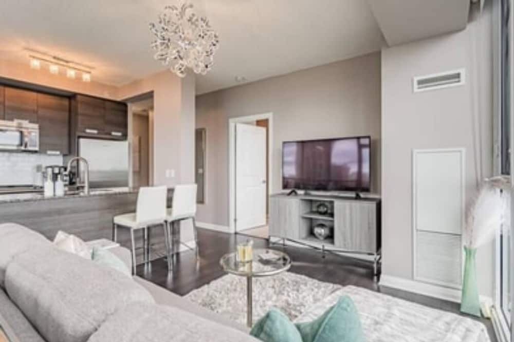 Photo of Livingroom in Hurontario