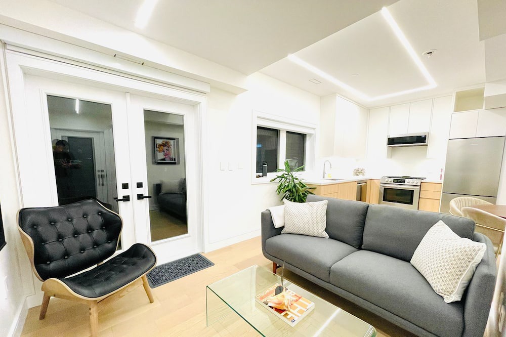 Photo of Livingroom in Upper Beaches