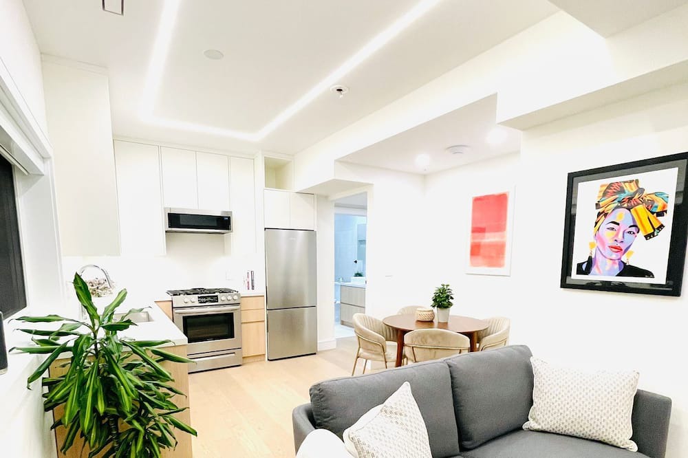 Photo of Livingroom in Upper Beaches