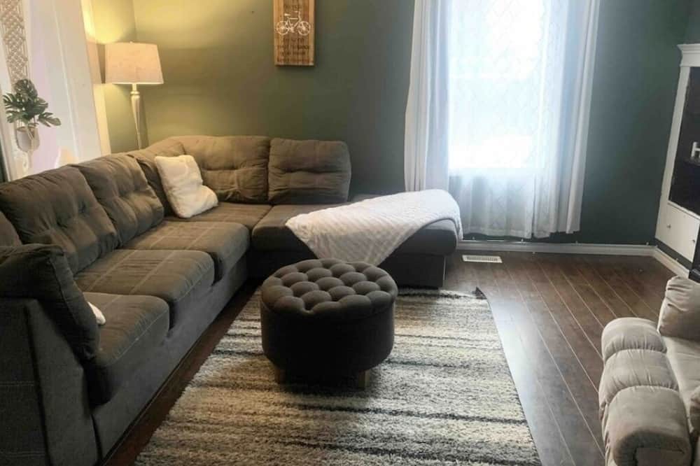 Photo of Livingroom in Owen Sound