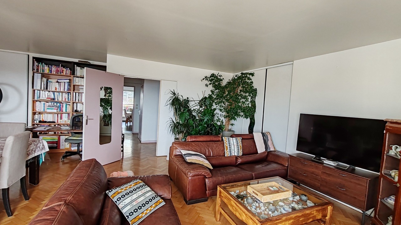 Photo of Livingroom in Combat