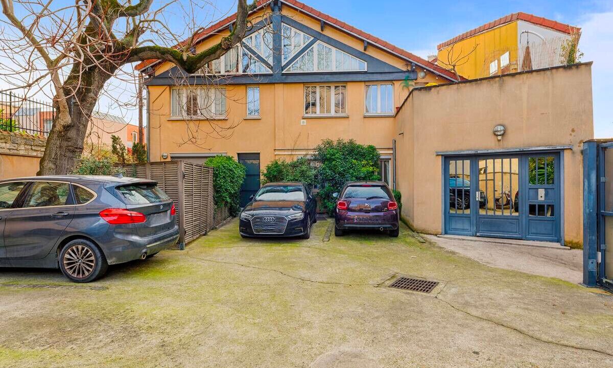 Photo of Outdoor in Les Puces de Saint-Ouen