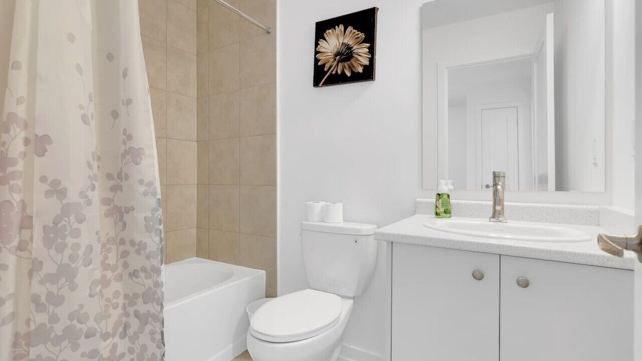 Photo of Bathroom in East Gwillimbury