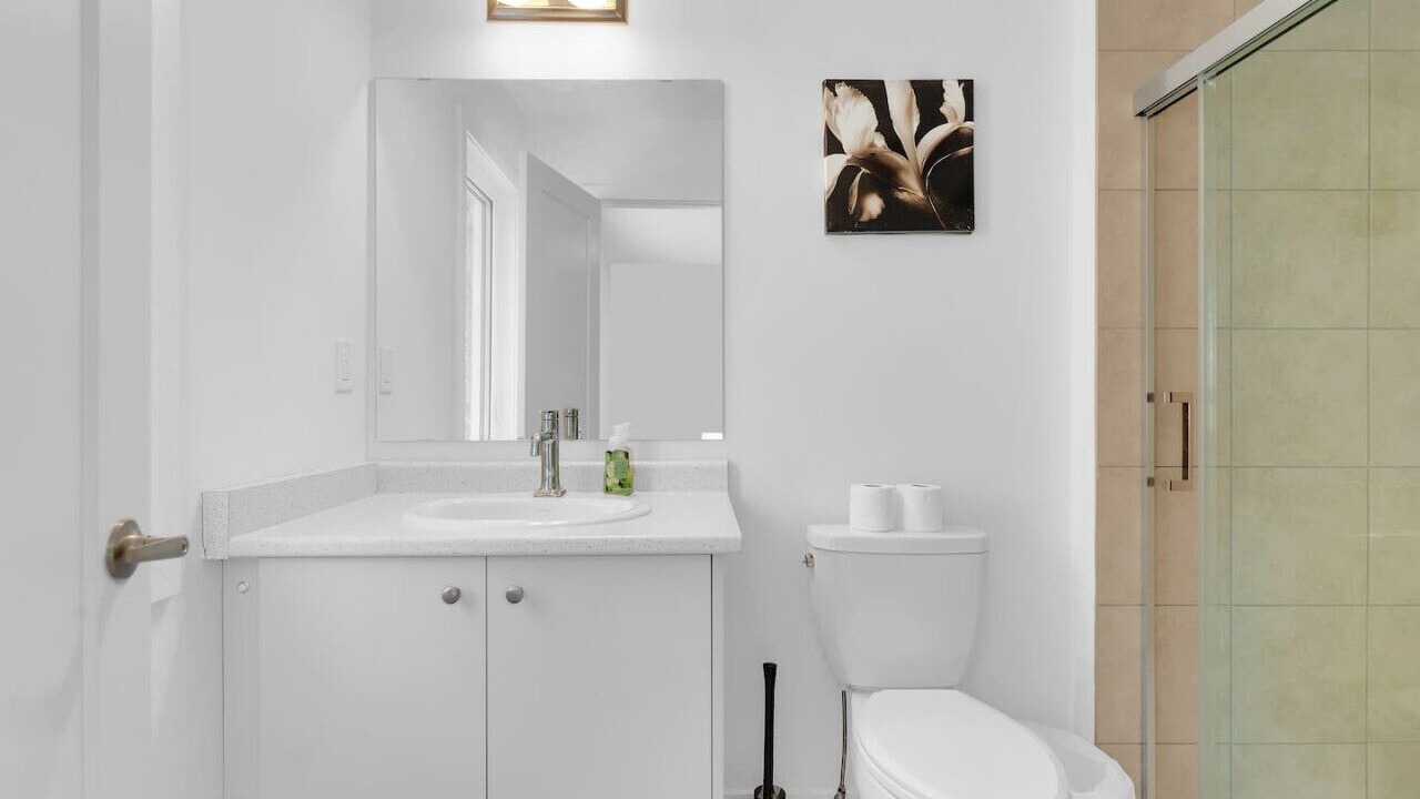 Photo of Bathroom in East Gwillimbury