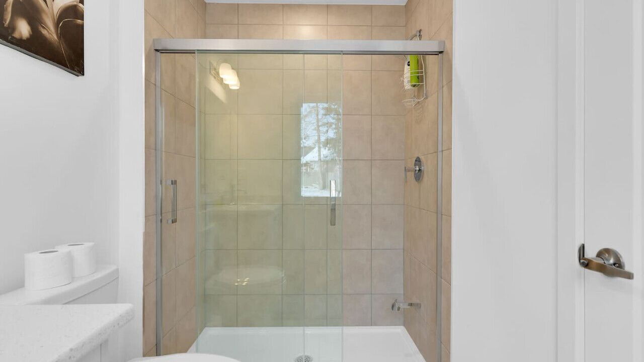 Photo of Bathroom in East Gwillimbury
