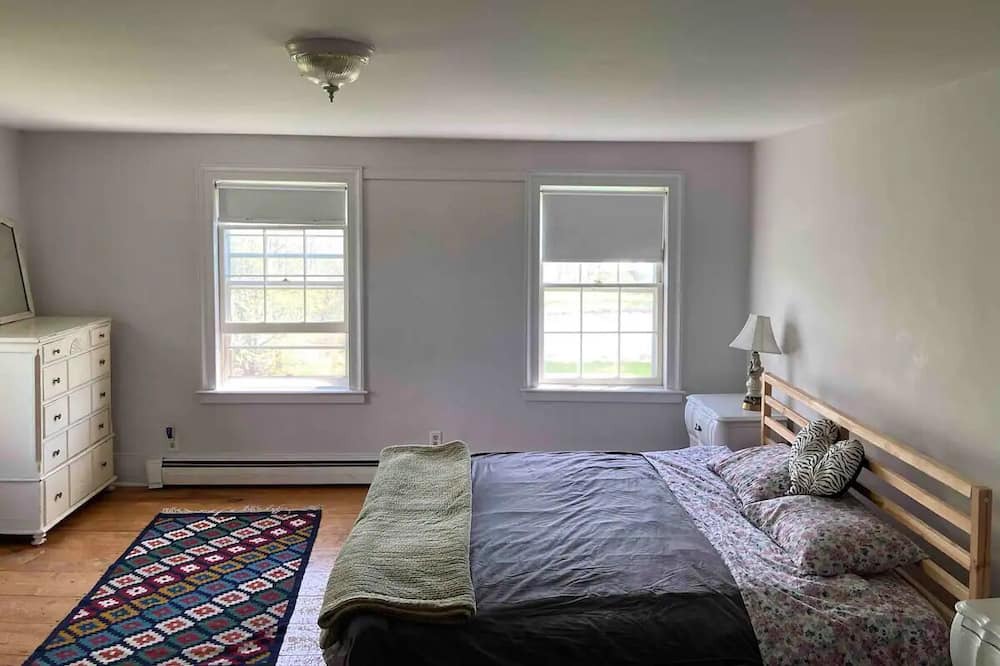 Photo of Bedroom in Oak Hill