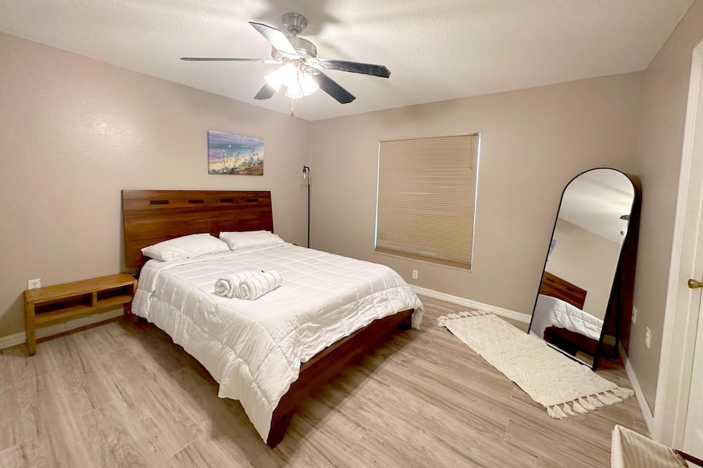 Photo of Bedroom in Bee Ridge