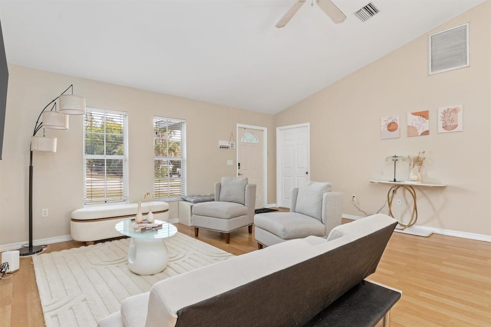 Photo of Livingroom in Bee Ridge