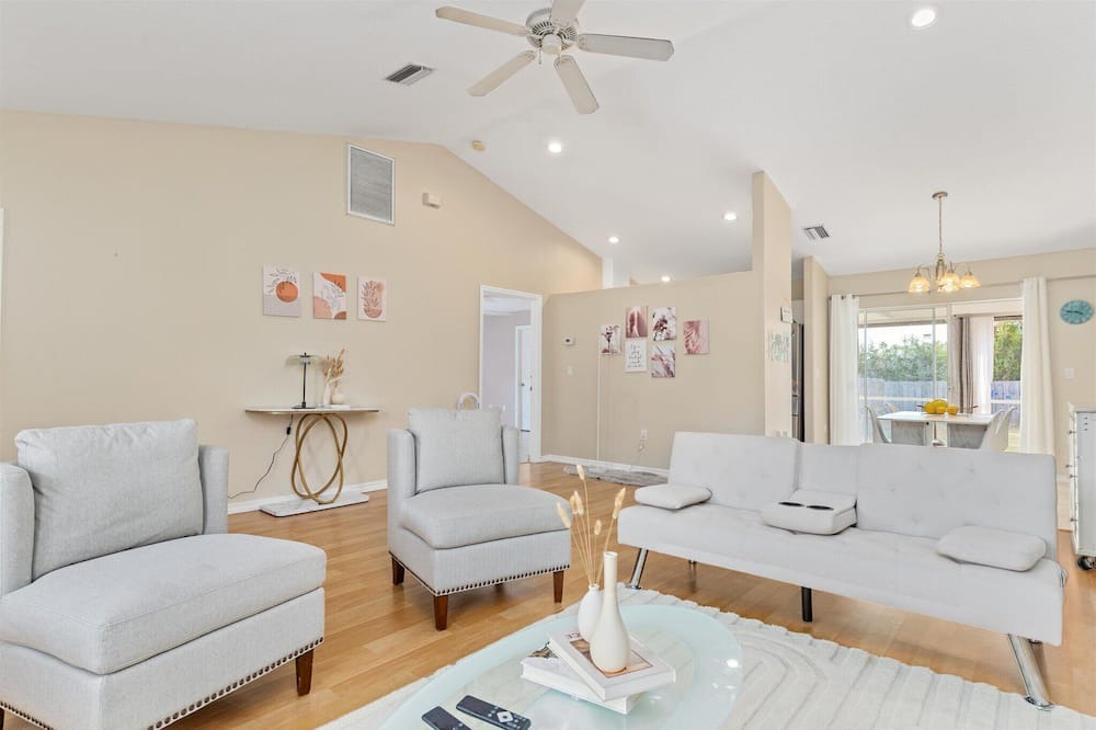 Photo of Livingroom in Bee Ridge