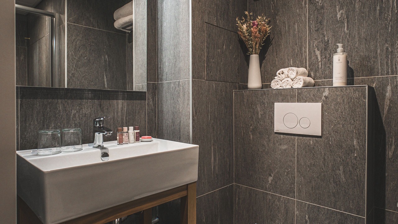 Photo of Bathroom in Combat
