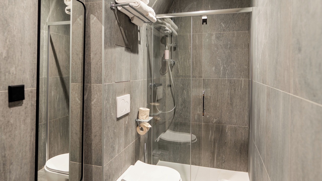 Photo of Bathroom in Combat