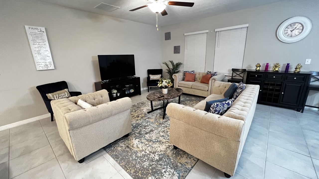 Photo of Livingroom in Plant City