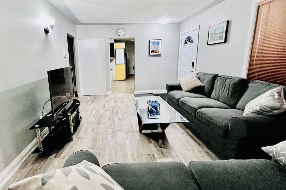 Photo of Livingroom in Township of Woolwich