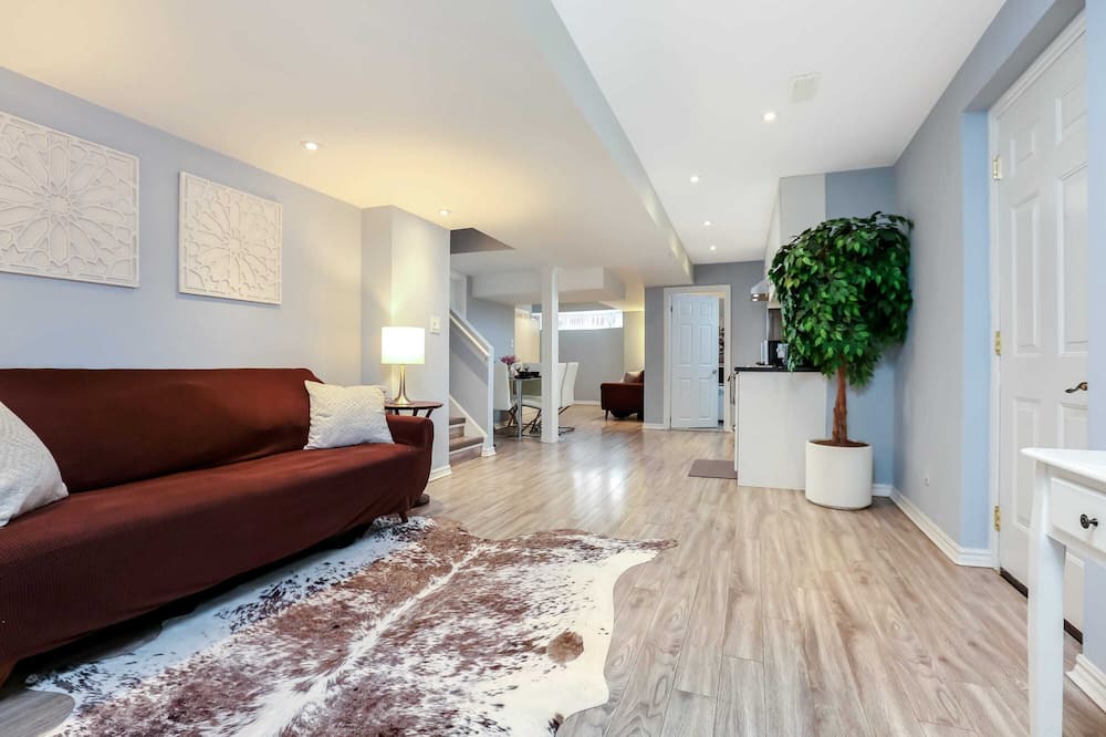 Photo of Livingroom in Churchill Meadows