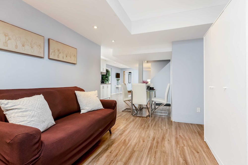 Photo of Livingroom in Churchill Meadows