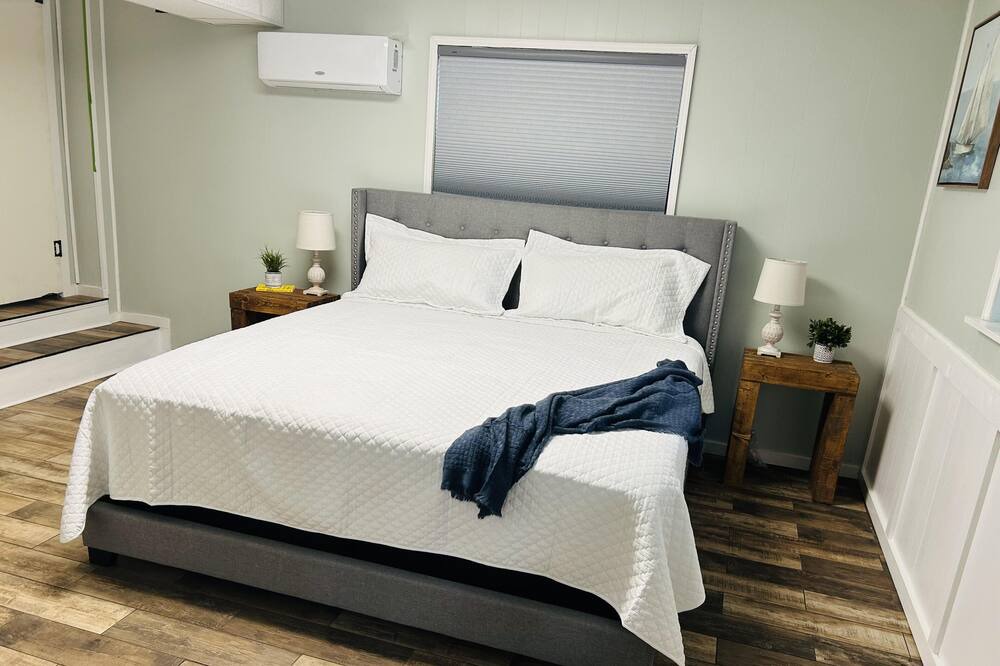Photo of Bedroom in Crystal Beach