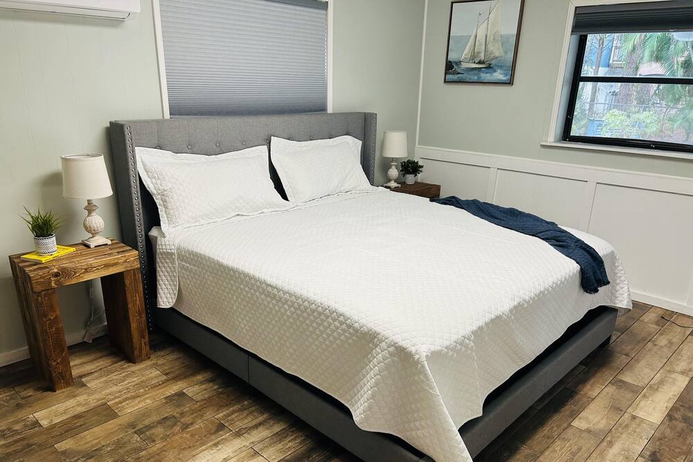 Photo of Bedroom in Crystal Beach