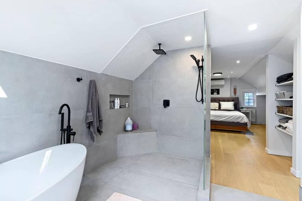 Photo of Bathroom in Humewood-Cedarvale