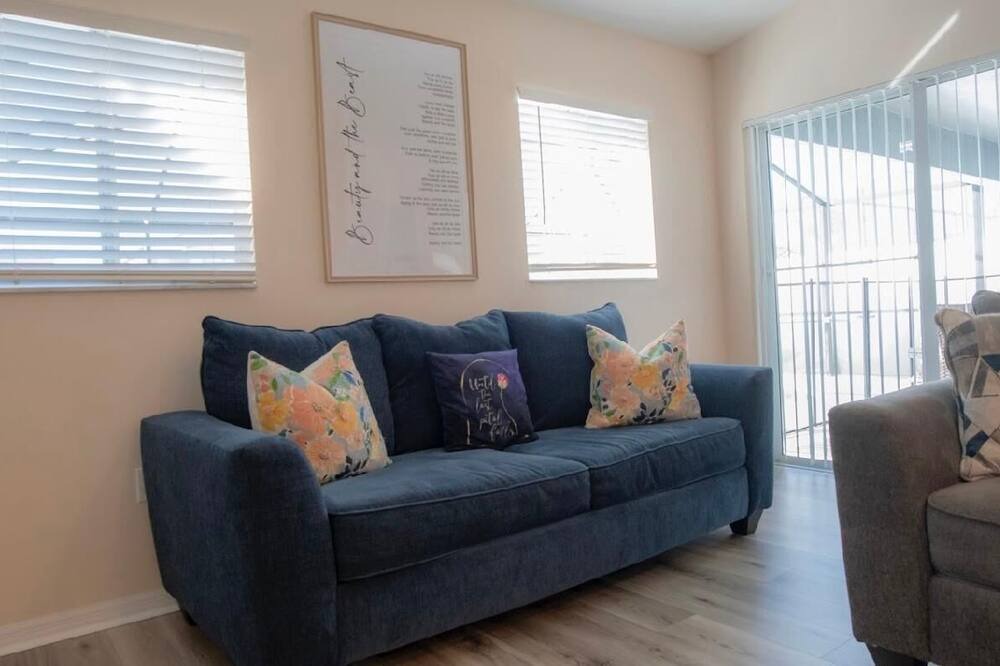Photo of Livingroom in Hillcrest Estates