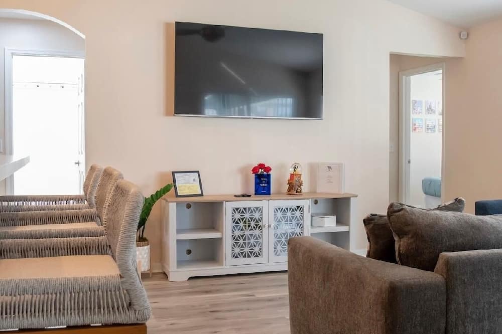 Photo of Livingroom in Hillcrest Estates