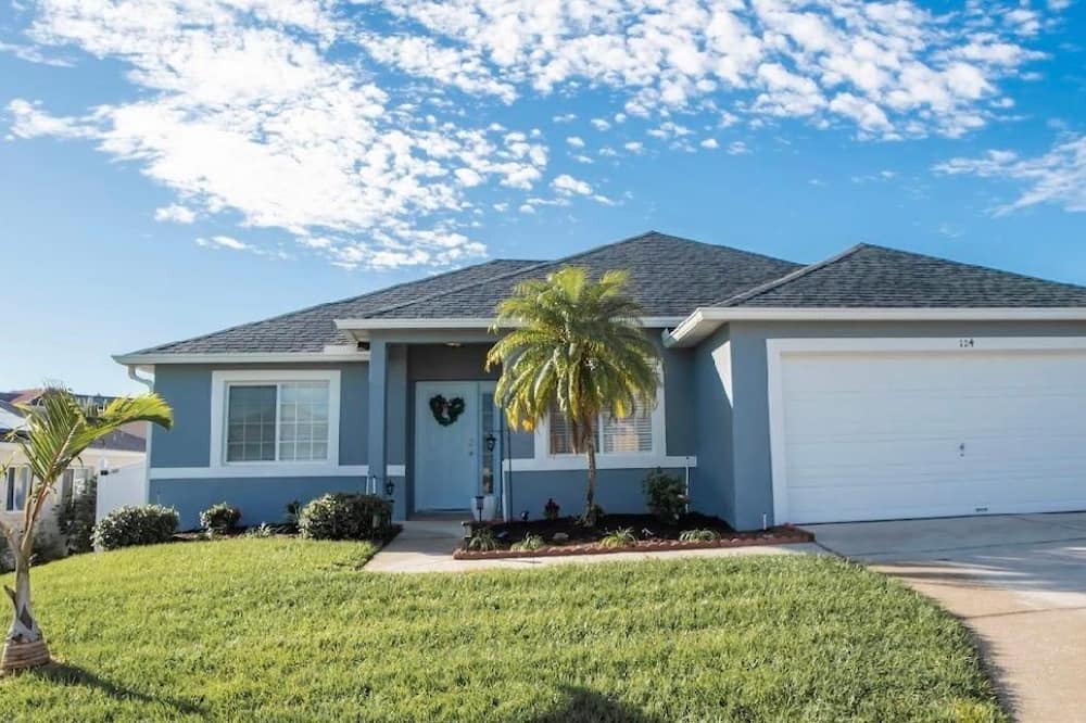 Photo of Outdoor in Hillcrest Estates