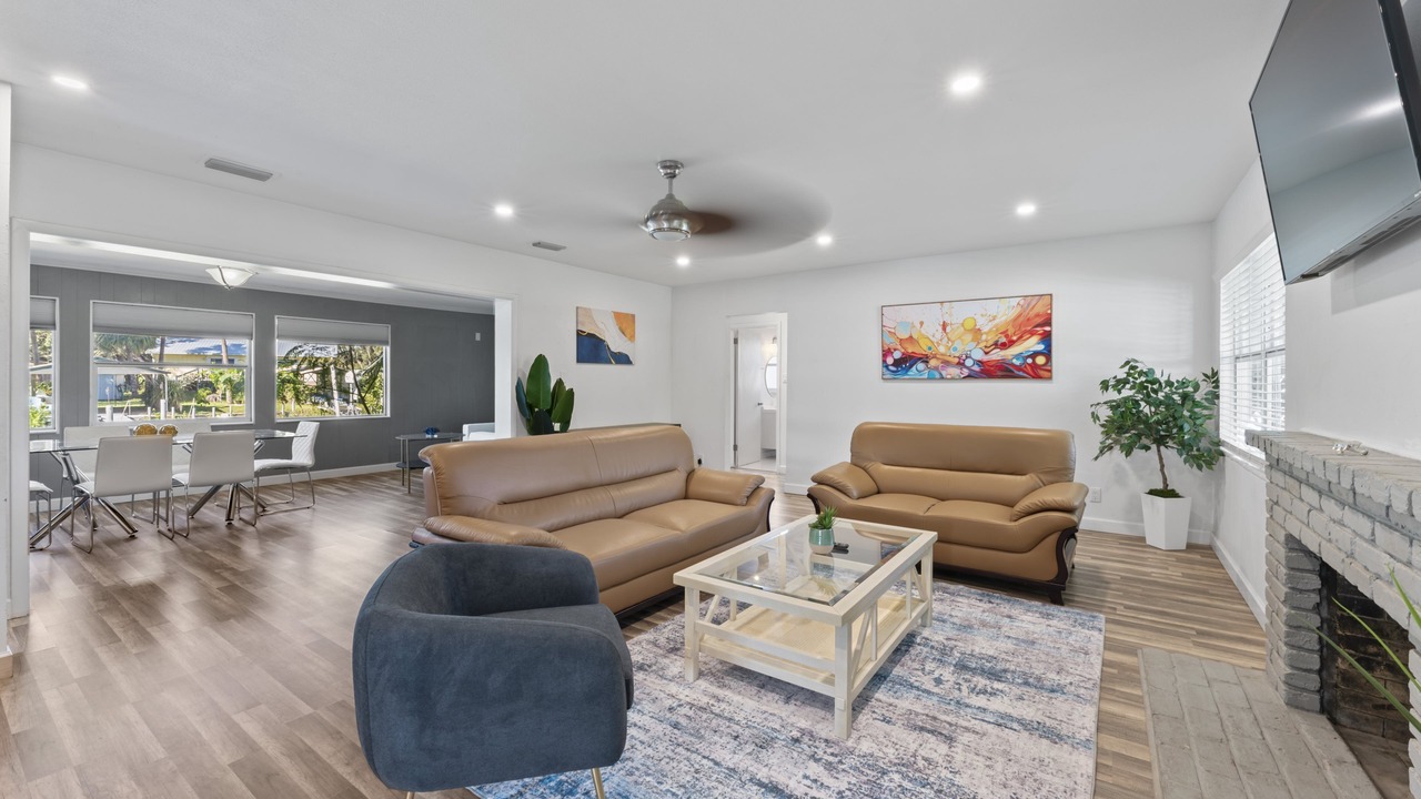 Photo of Livingroom in Palm River-Clair Mel