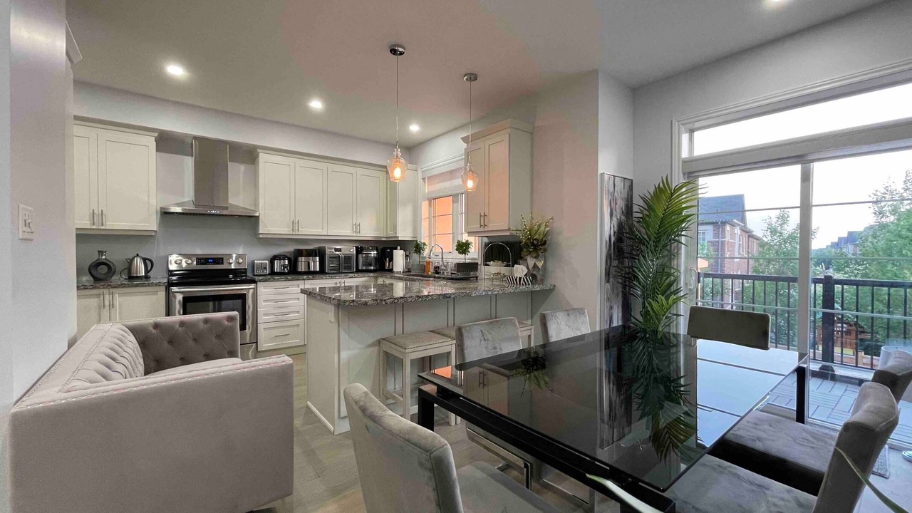 Photo of Kitchen in Oakville