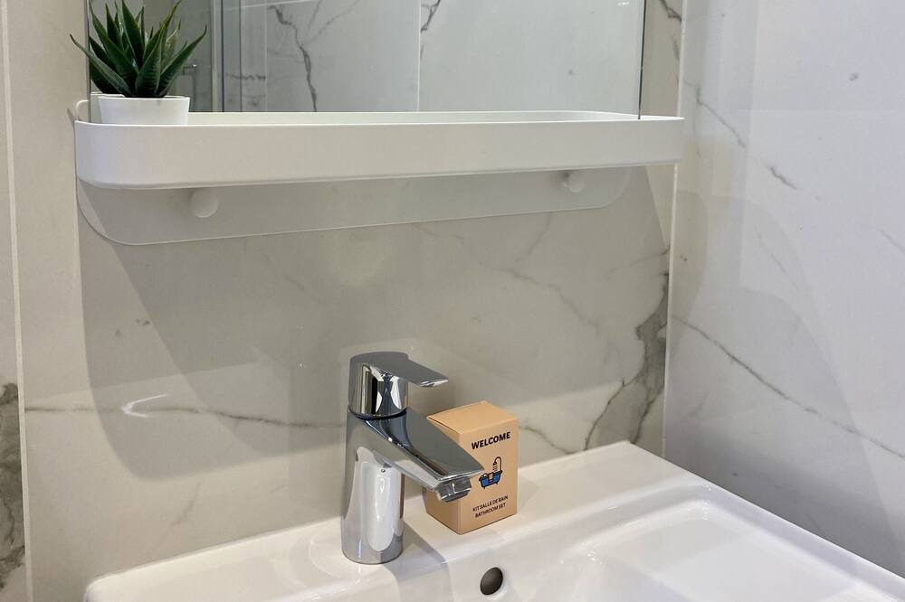 Photo of Bathroom in Saint-Lambert