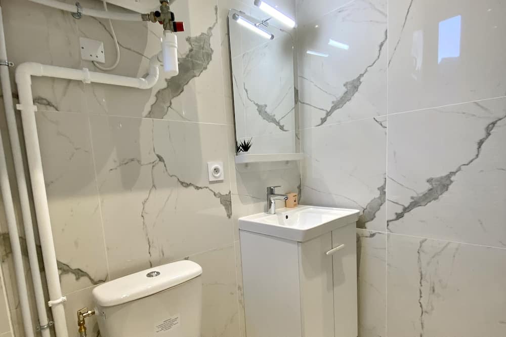 Photo of Bathroom in Saint-Lambert