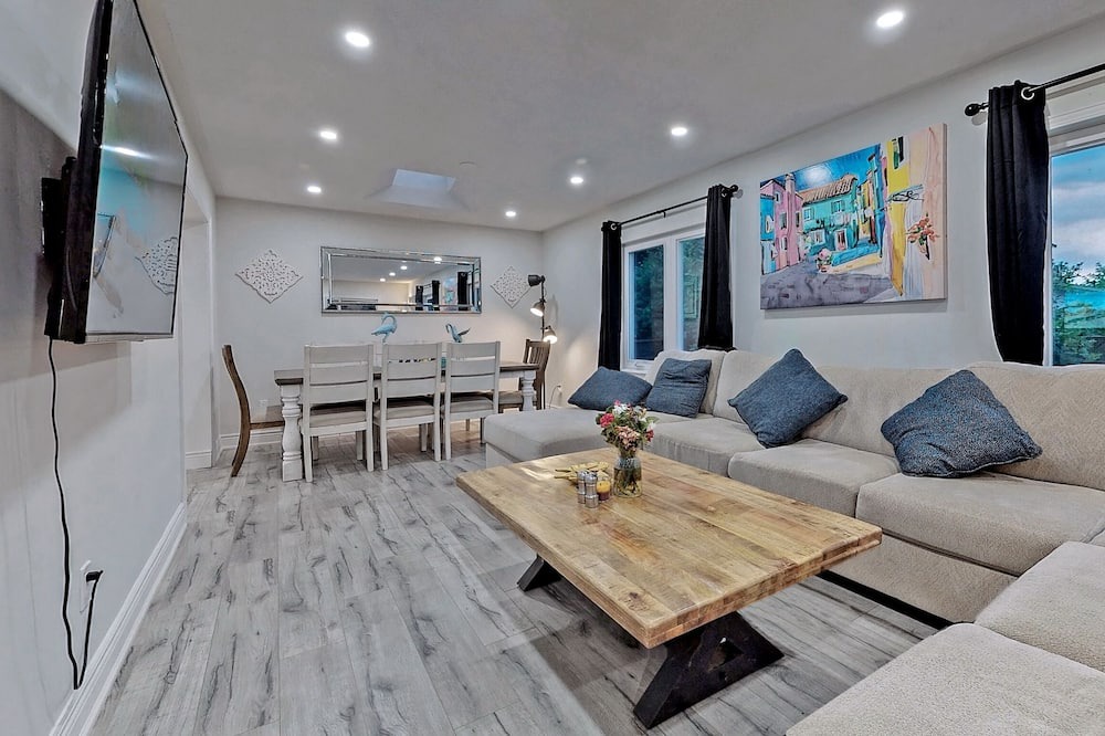 Photo of Livingroom in Aurora