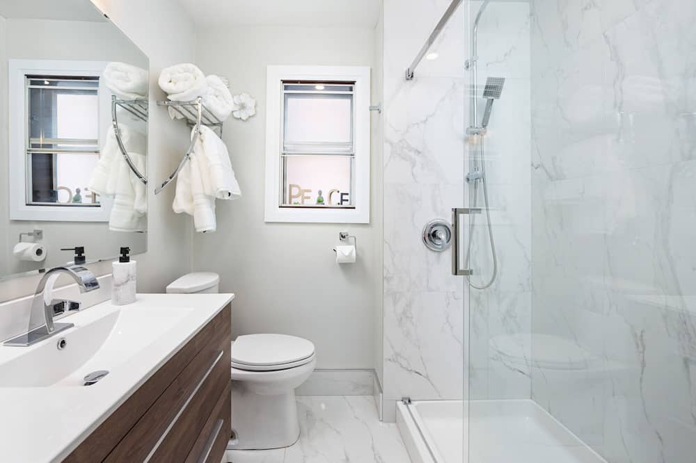 Photo of Bathroom in Little Portugal