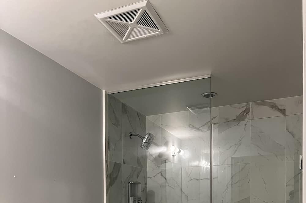 Photo of Bathroom in Humber Bay