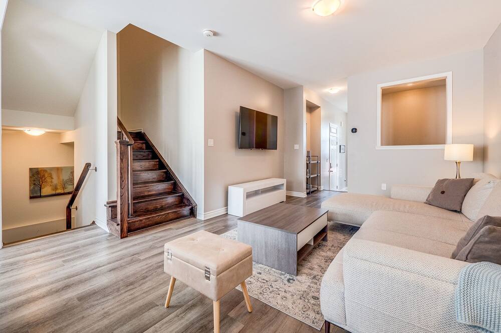 Photo of Livingroom in Halton Regional Municipality
