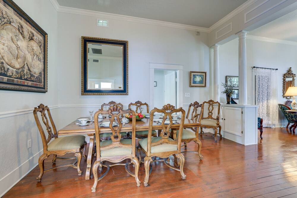 Photo of Livingroom in Arcadia Historic District