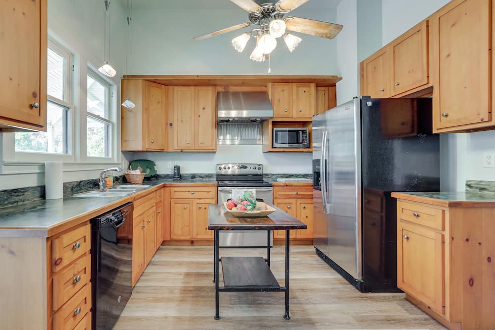 Photo of Kitchen in Arcadia Historic District