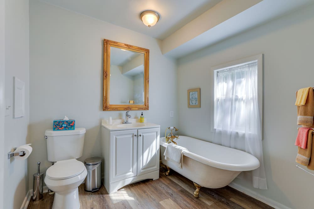 Photo of Bathroom in Arcadia Historic District