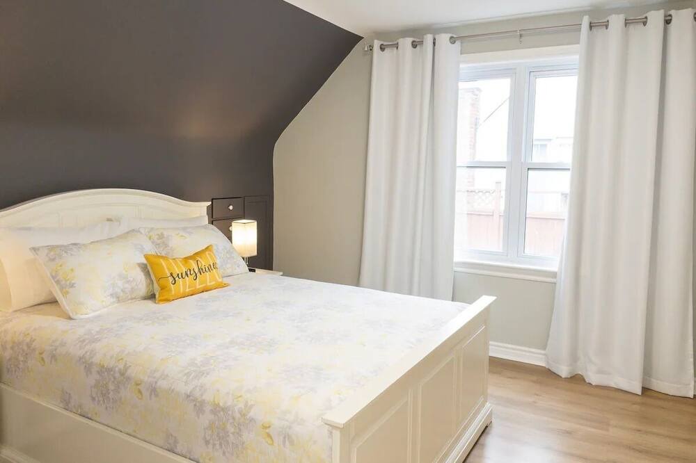 Photo of Bedroom in Lakeview