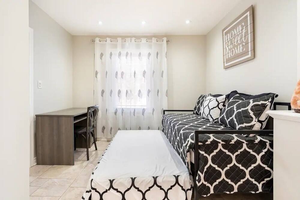 Photo of Bedroom in Lakeview