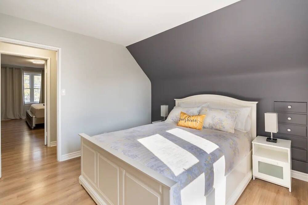 Photo of Bedroom in Lakeview