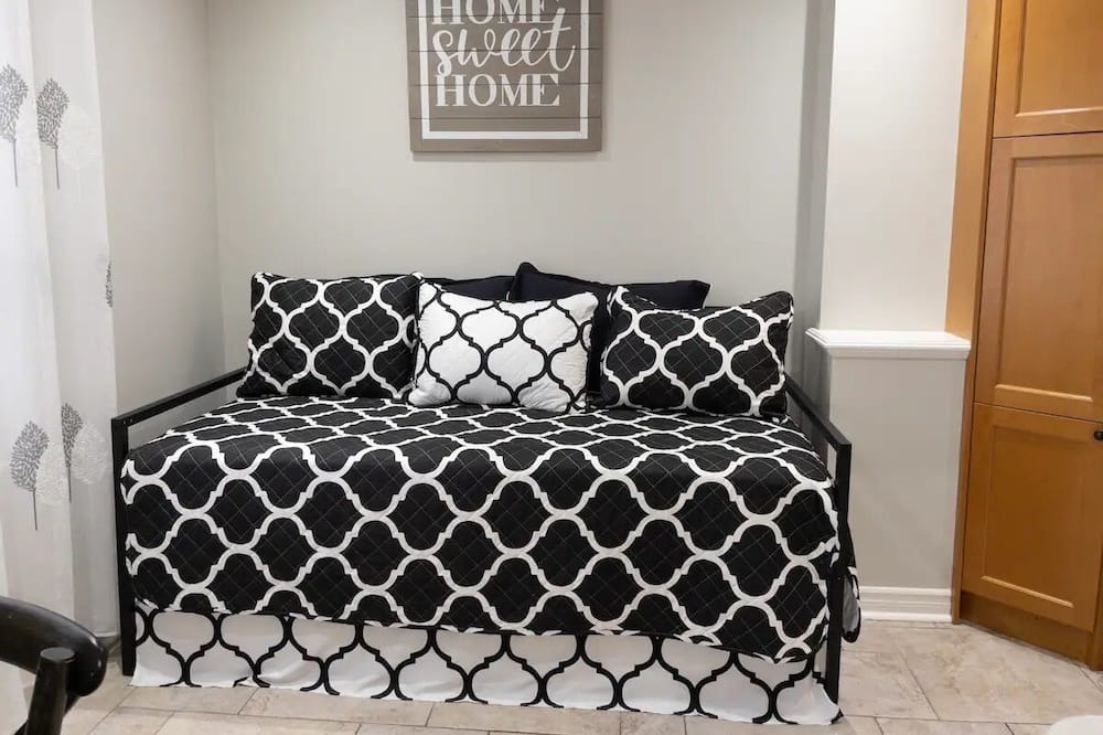 Photo of Bedroom in Lakeview